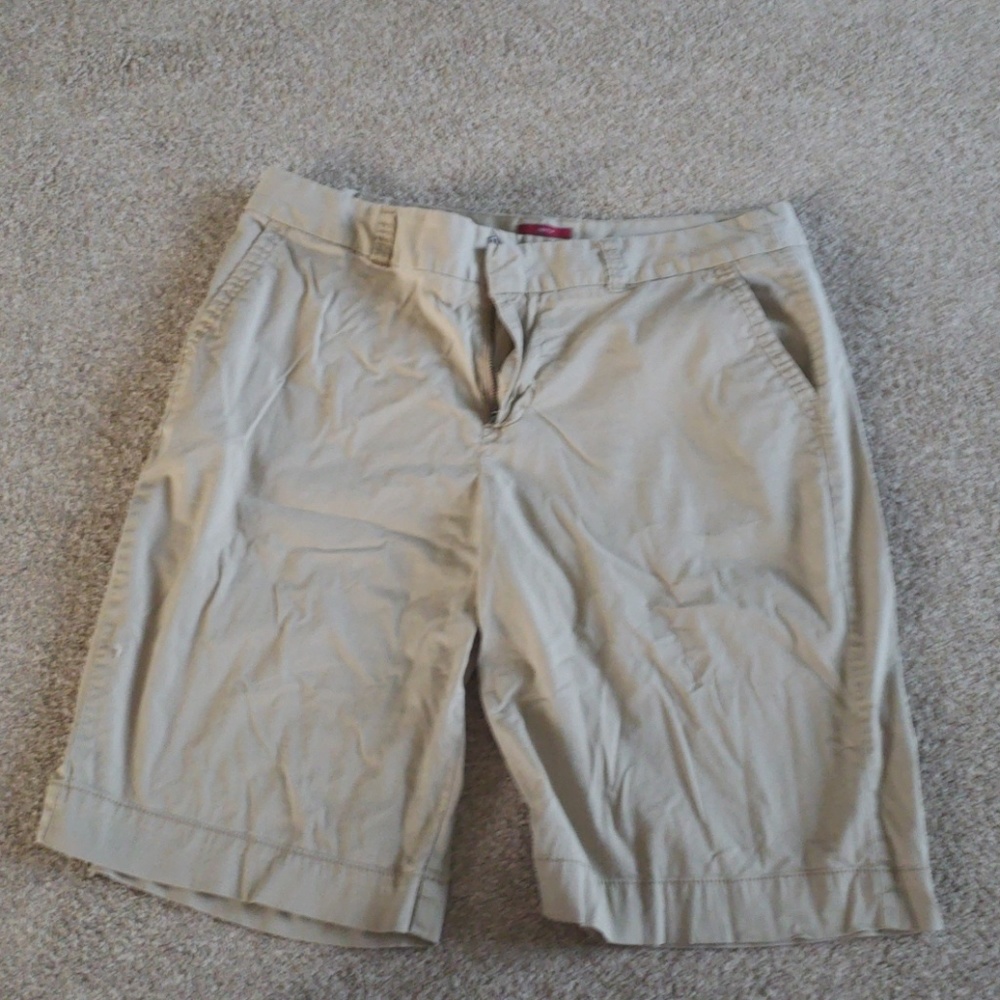 Khaki bermudas